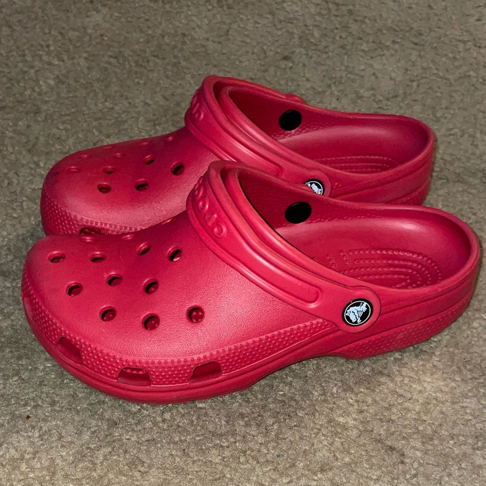 Red crocs mens 5/womens 7